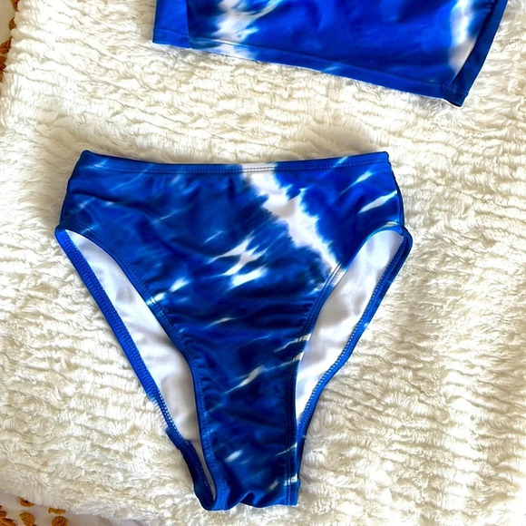 Xhilaration Bikini Set, Size : XS, Color: Blue and White tie dye effect! - Picture 4 of 10